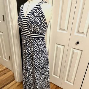 J. McLaughlin Maxi Dress. Navy/White. Size Medium. Signature Catalina V-Neck